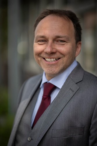 Dr. Bernhard Voelkl